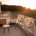Salt Boutique Aparthotel 4*